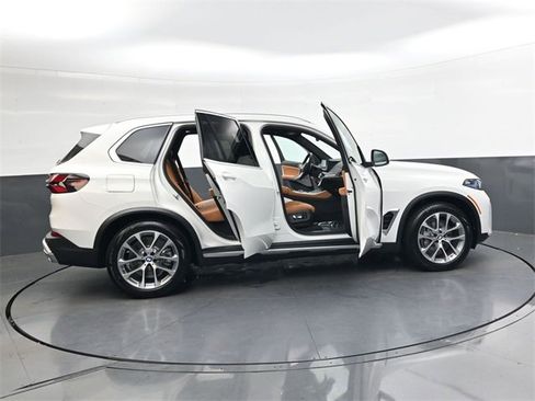 New 2026 BMW X5 xDrive50e image 25