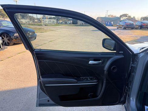 Used 2019 Dodge Charger SXT w/ Plus Group image 12