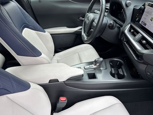 Used 2025 Lexus UX 300h FWD w/ Accessory Package (Z2) image 20