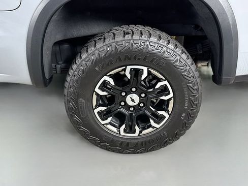Used 2025 Chevrolet Silverado 1500 ZR2 w/ Technology Package image 36