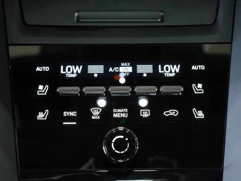 Certified 2025 Porsche Macan 4S Electric AWD/4WD image 22
