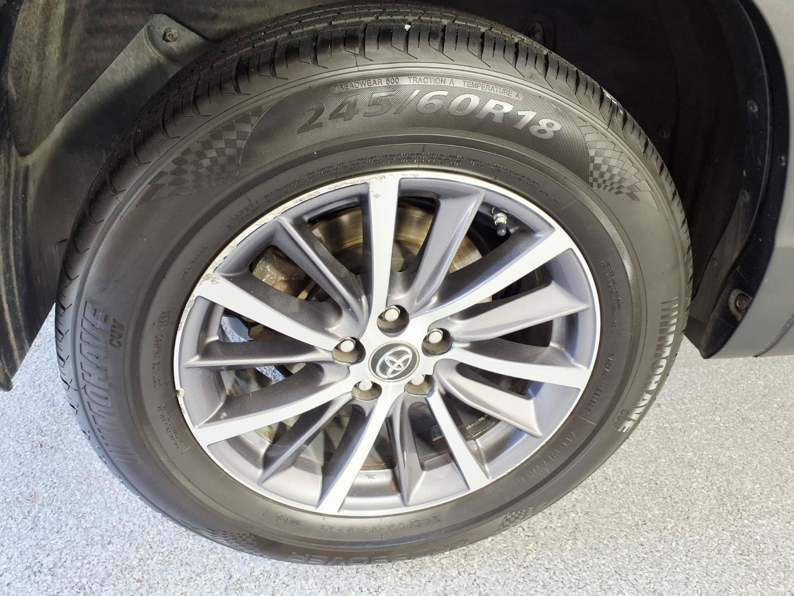 Used 2019 Toyota Highlander XLE FWD image 4