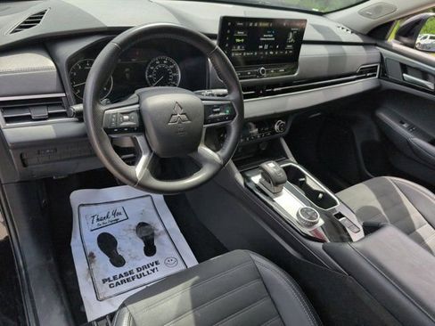 Used 2025 Mitsubishi Outlander SE FWD image 15