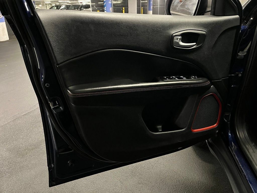 Used 2019 Jeep Compass Trailhawk w/ Leather Interior Group AWD/4WD image 17