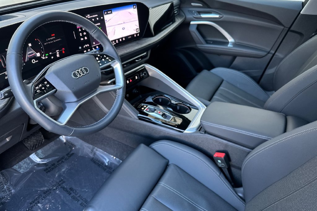 Used 2025 Audi Q5 Premium Plus w/ Premium Plus AWD/4WD image 13