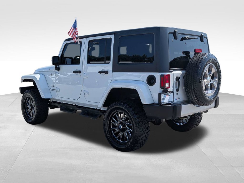 Used 2018 Jeep Wrangler Unlimited Sahara w/ Connectivity Group AWD/4WD image 6