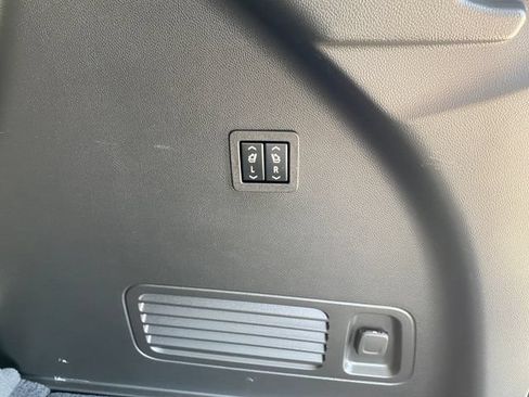 Used 2022 Buick Enclave Avenir FWD image 19