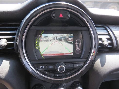 Used 2015 MINI Cooper 4-Door Hardtop FWD image 18