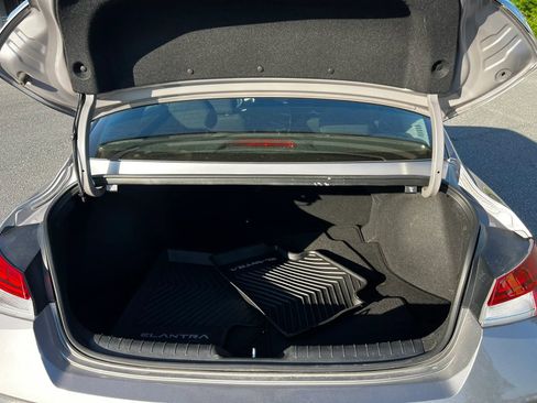 Used 2024 Hyundai Elantra SEL w/ Convenience Package image 16