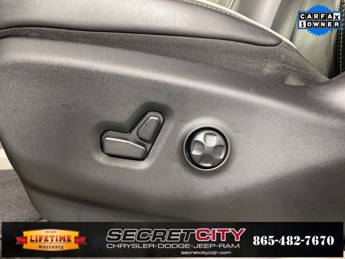 Used 2024 Chrysler Pacifica Limited image 13
