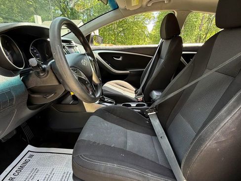 Used 2015 Hyundai Elantra GT FWD image 2