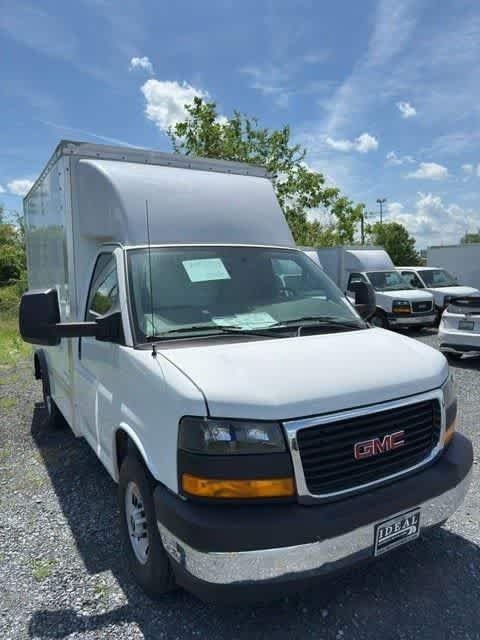 New 2025 GMC Savana 3500 w/ Power Convenience Package RWD image 2