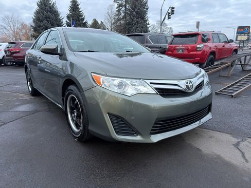 Used 2014 Toyota Camry LE image 8