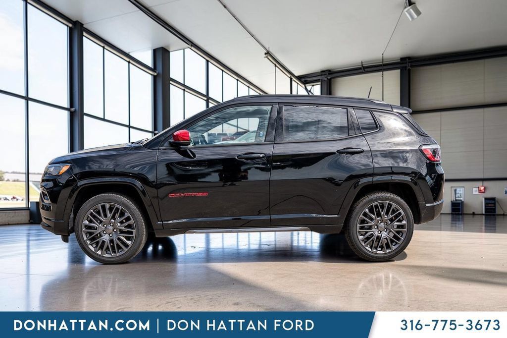 Used 2023 Jeep Compass Limited AWD/4WD image 2