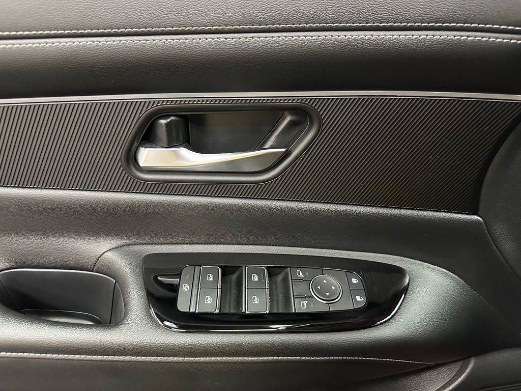 Used 2025 Nissan Murano SV AWD/4WD image 18