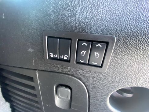 Used 2019 Cadillac Escalade Platinum AWD/4WD image 29