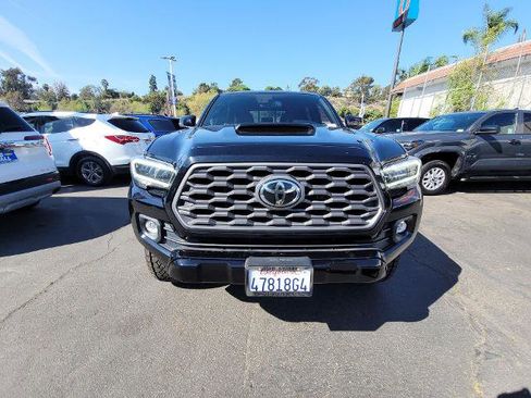 Used 2022 Toyota Tacoma TRD Sport w/ Technology Package image 3