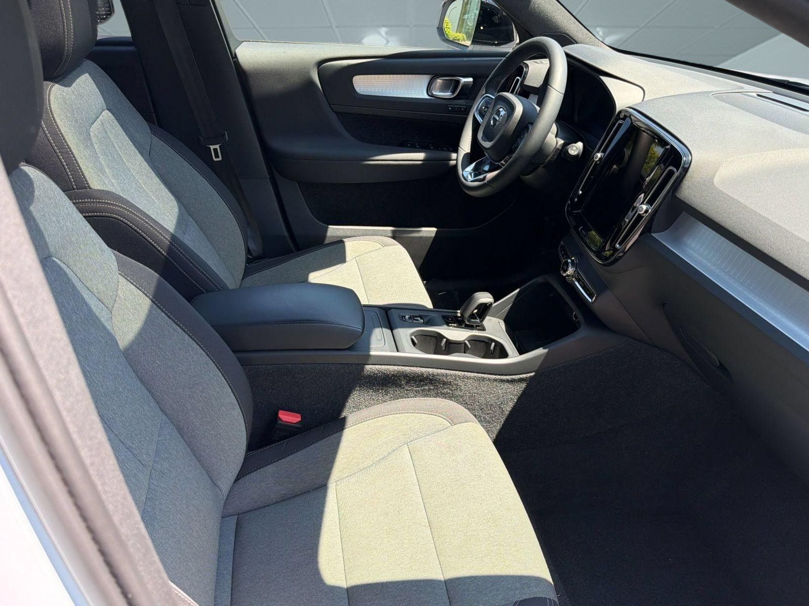 Certified 2024 Volvo XC40 B5 Core w/ Protection Package Premier AWD/4WD image 22