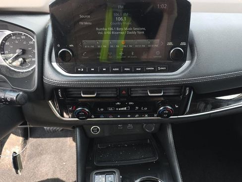 Used 2023 Nissan Rogue SL w/ SL Premium Package image 8