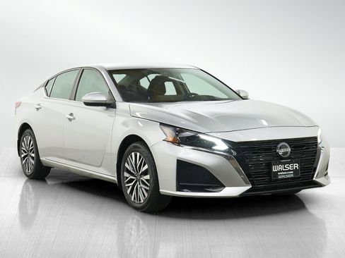 Used 2023 Nissan Altima 2.5 SV w/ SV Premium Package AWD/4WD image 7