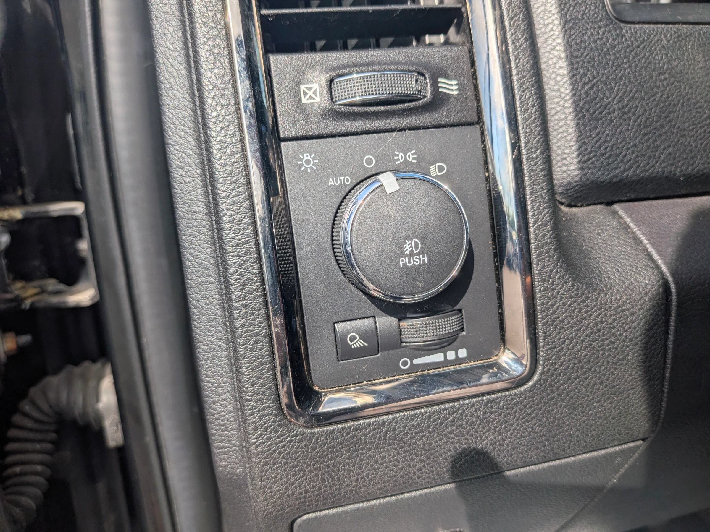 Used 2014 RAM 1500 Sport w/ Convenience Group AWD/4WD image 26