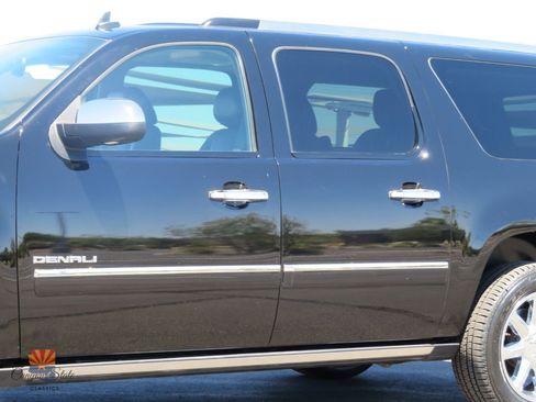 Used 2011 GMC Yukon XL Denali AWD/4WD image 16