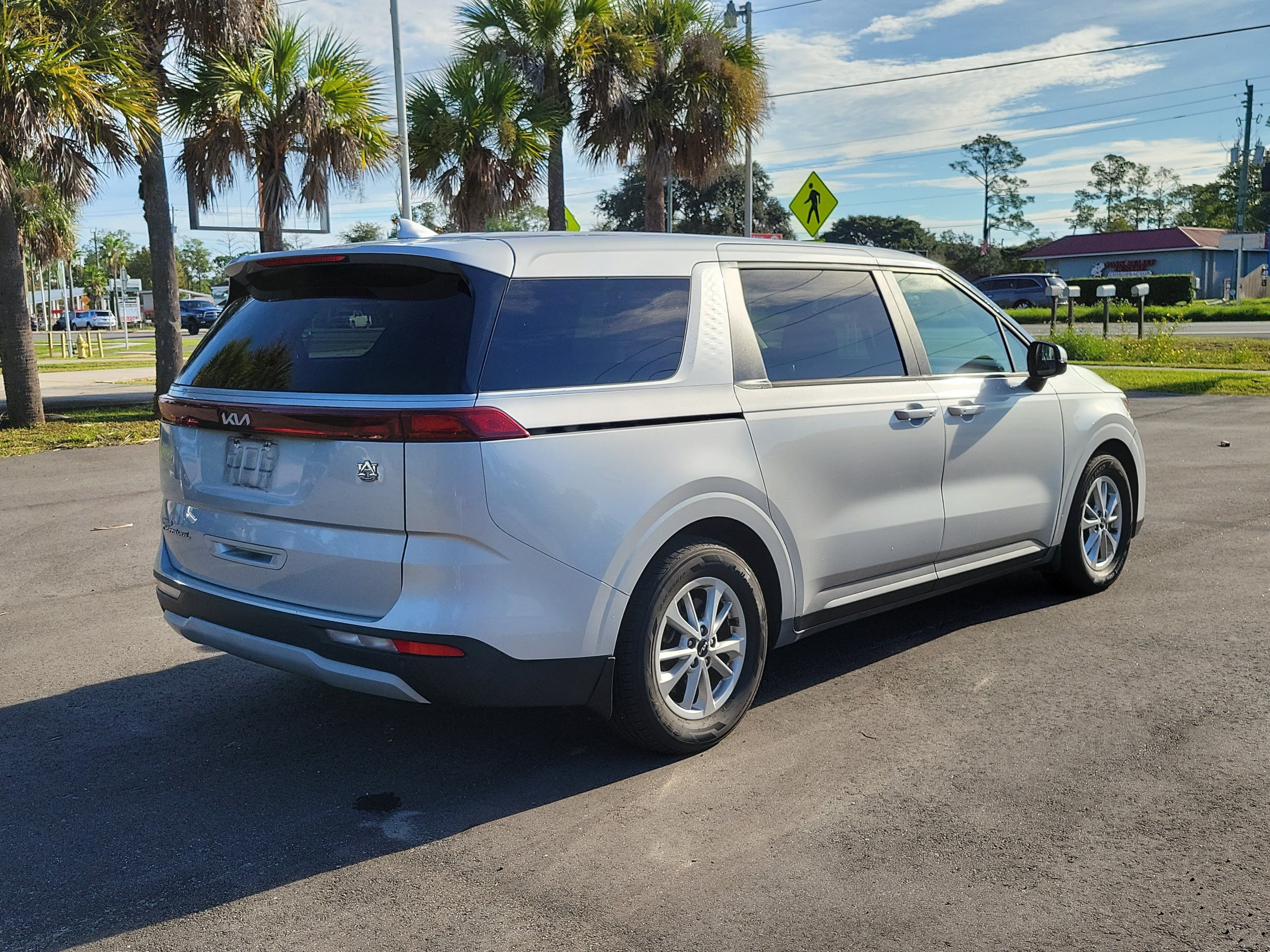 Used 2022 Kia Carnival LX FWD image 6