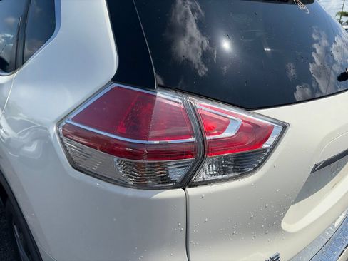 Used 2016 Nissan Rogue SL w/ SL Premium Package FWD image 17