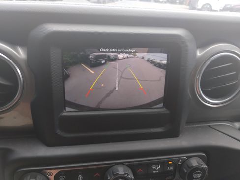 Used 2018 Jeep Wrangler Unlimited Sahara w/ Cold Weather Group image 22