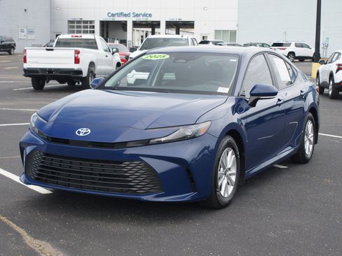 Used 2025 Toyota Camry LE w/ Convenience Package FWD image 3