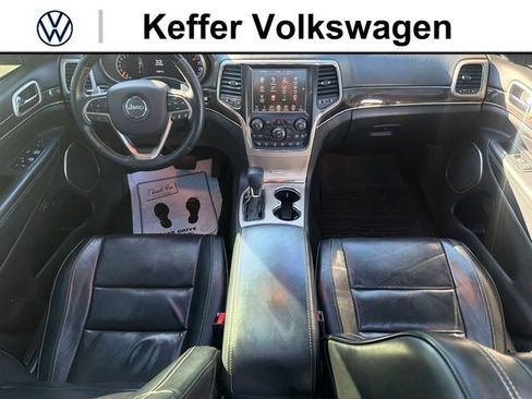 Used 2017 Jeep Grand Cherokee Overland w/ Jeep Active Safety Group AWD/4WD image 32