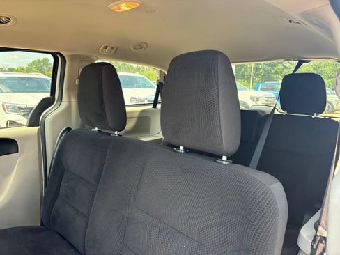 Used 2018 Dodge Grand Caravan SE FWD image 16