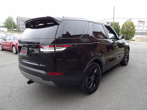 Used 2017 Land Rover Discovery SE image 5