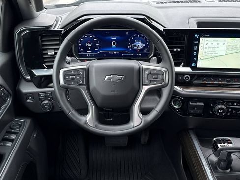 Used 2024 Chevrolet Silverado 1500 LT Trail Boss w/ LT Trail Boss Premium Package AWD/4WD image 16