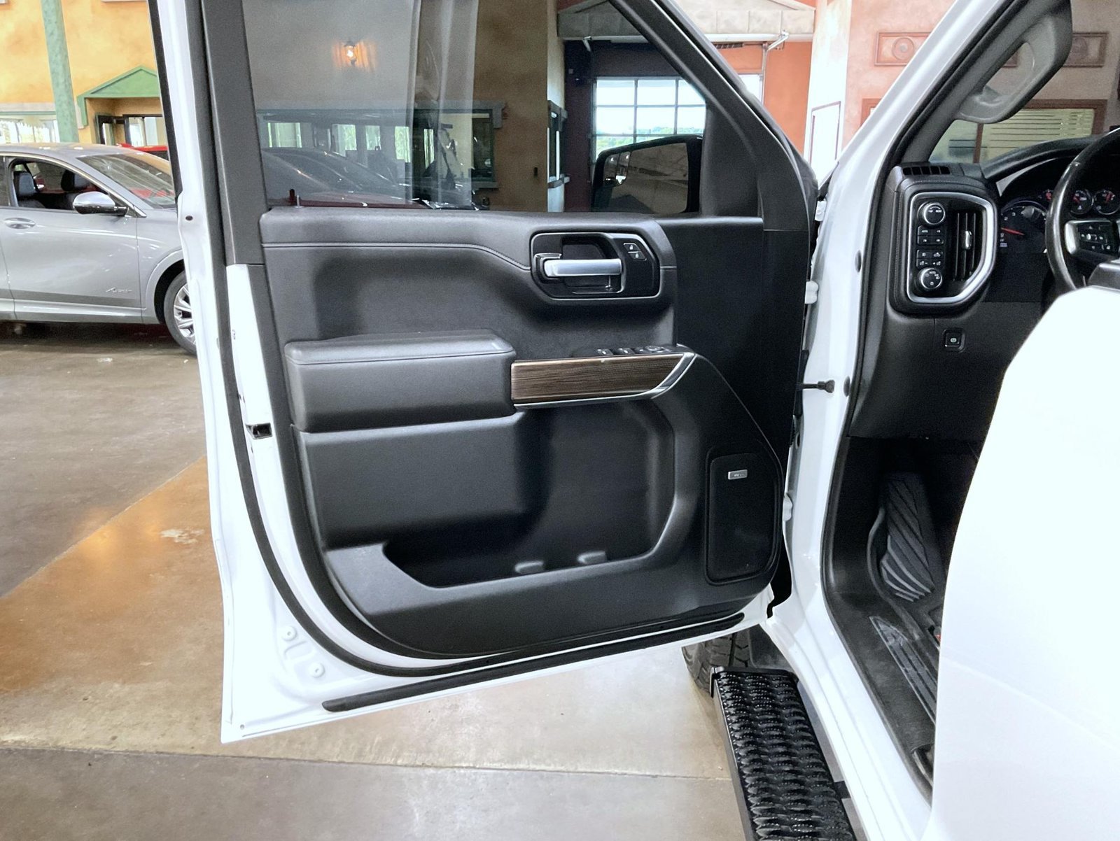 Certified 2021 Chevrolet Silverado 1500 LT Trail Boss w/ Convenience Package II AWD/4WD image 9