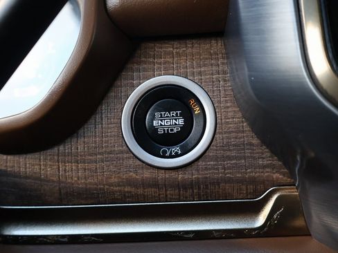 Used 2024 RAM 2500 Limited w/ Towing Technology Group image 21