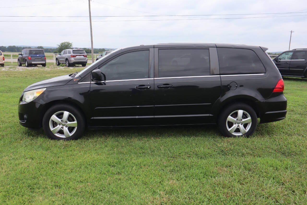 Used 2010 Volkswagen Routan SE FWD image 10