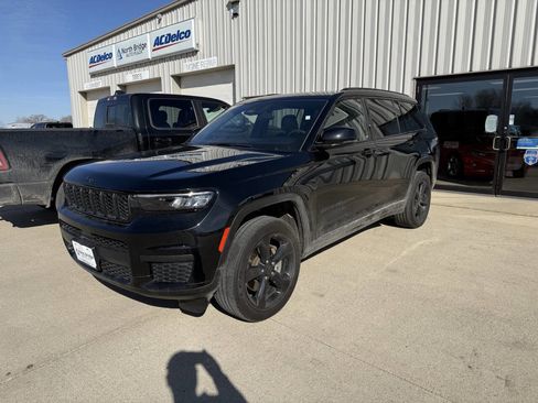 Used 2023 Jeep Grand Cherokee L Laredo image 3