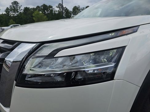 Used 2023 Nissan Pathfinder SL w/ SL Premium Package AWD/4WD image 34