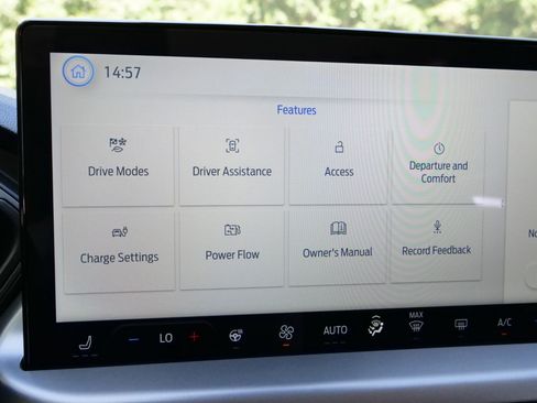 Used 2024 Ford Escape SE image 16