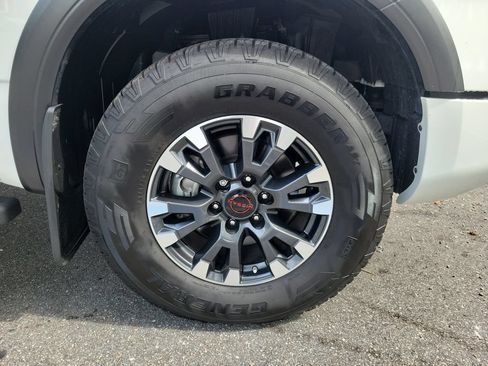 Used 2023 Nissan Titan PRO-4X w/ Pro-4x Convenience Package AWD/4WD image 6