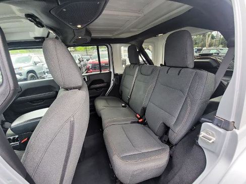 Used 2024 Jeep Wrangler Unlimited Sahara image 23