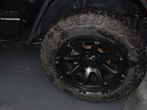 Used 2021 Jeep Gladiator Overland image 12