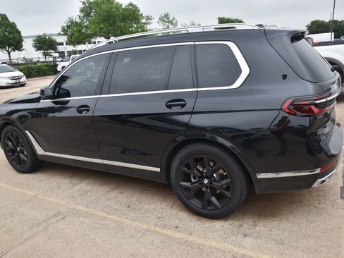 Used 2025 BMW X7 xDrive40i w/ Premium Package image 9