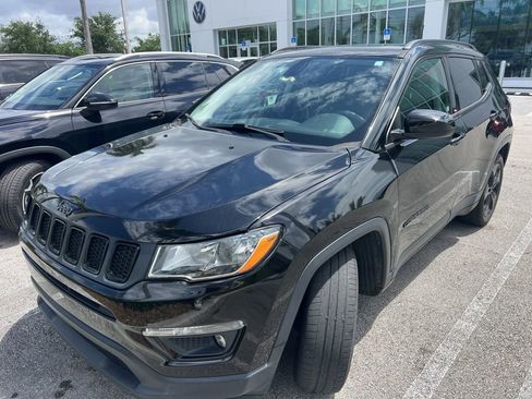 Used 2019 Jeep Compass Altitude FWD image 2