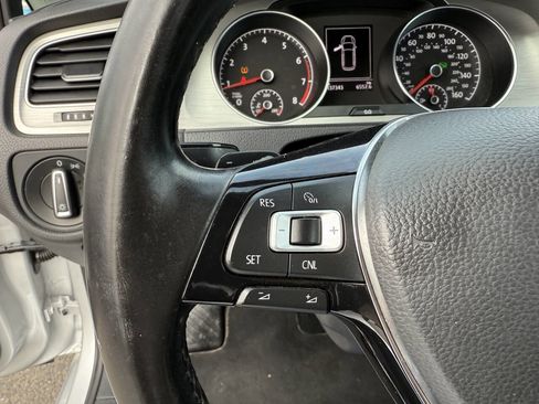 Used 2016 Volkswagen Golf S image 23