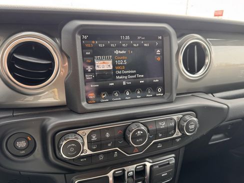 Used 2022 Jeep Wrangler Unlimited Sahara w/ Cold Weather Group image 20