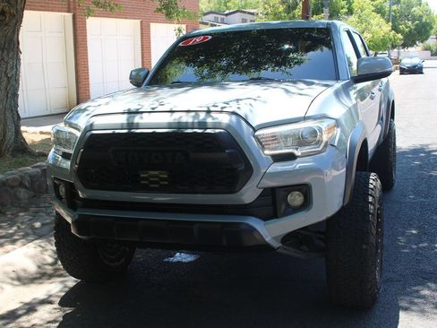Used 2019 Toyota Tacoma TRD Off-Road AWD/4WD image 45