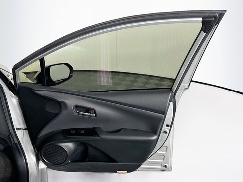 Used 2020 Toyota Prius Prime XLE image 30