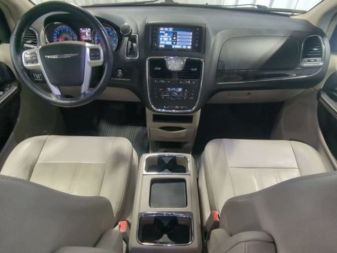 Used 2016 Chrysler Town & Country Touring w/ Driver Convenience Group FWD image 18